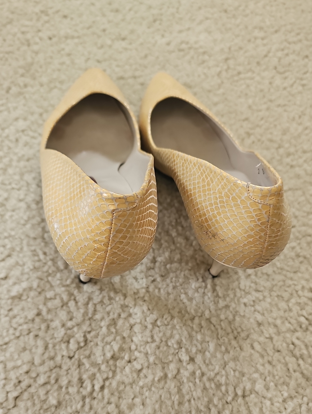 Martinez Valero Beige Snakeskin Pointed Toe Pumps 8M 3.75" Heels - Picture 10 of 12